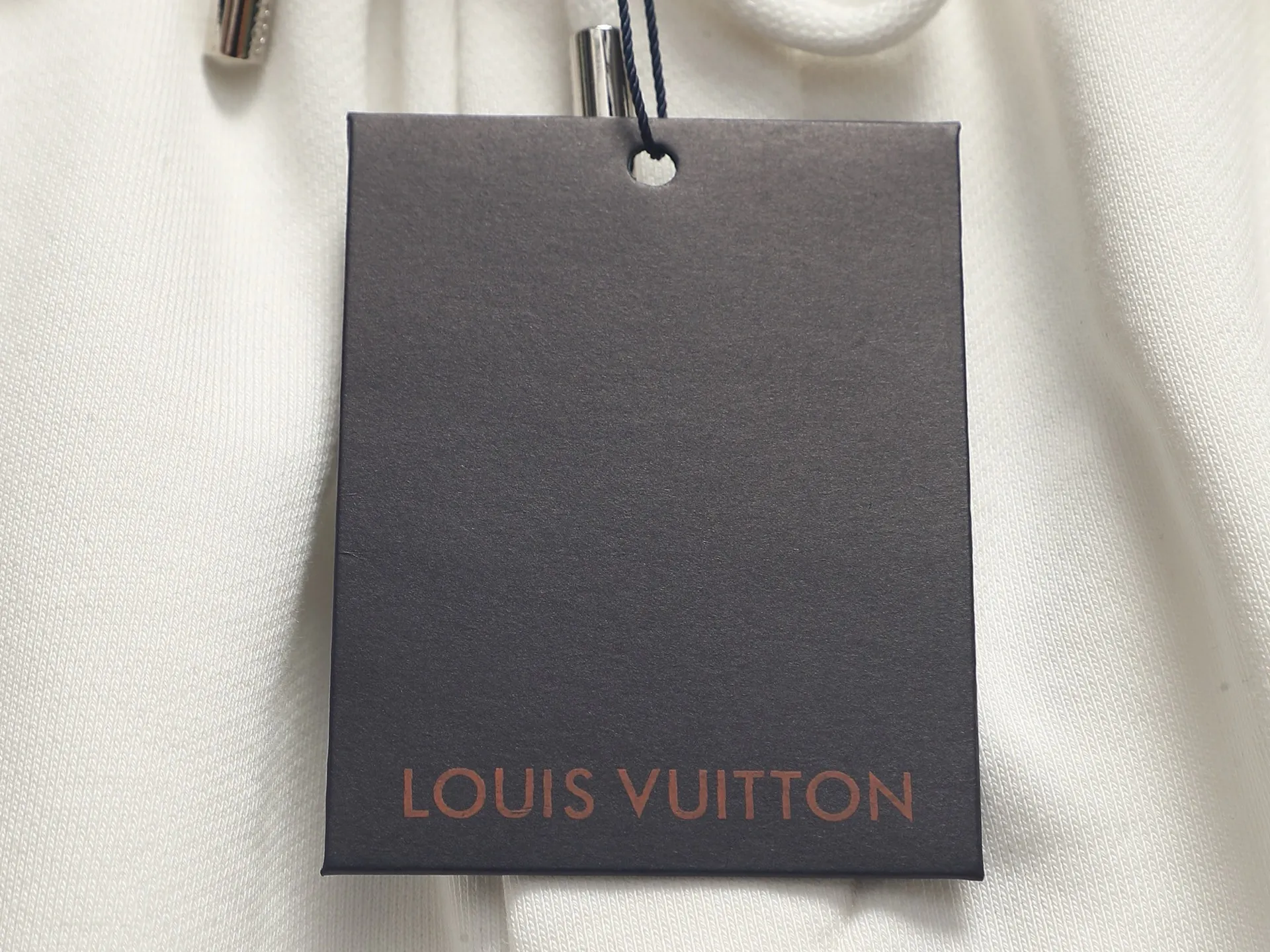 [Higher version] Louis Vuitton/Louis Vuitton 2026SS New Arrival terry shorts, customized fabric using wafer cloth weaving, advanced hand-cut patchwork embroidery technology, tight and three-dimensional version, customized trouser cord hardware with strong texture, smooth, comfortable and Breathable upper body, concave and convex three-dimensional sense, fashionable and casual wear Color: Black White Avocado Color Sizes: S M L XL